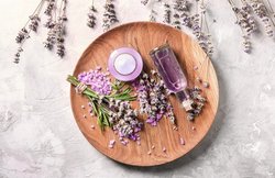 पिंपल्स से पाना चाहते हैं छुटकारा तो इस्तेमाल करें लैवंडर ऑयल, जानिये कैसे करें इस्तेमाल