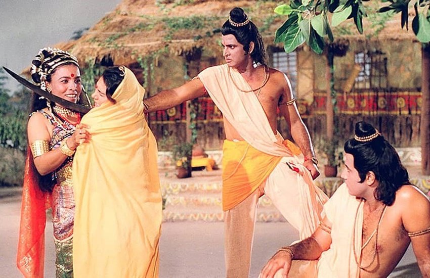 जब शूर्पणखा की नाक कटने वाले सीन की शूटिंग हो रही थी तो सीन की गंभीरता को देखते हुए पूरे सेट पर माहौल बिल्कुल शांत था। तभी पीछे से खर्राटे की आवाज आने लगी।