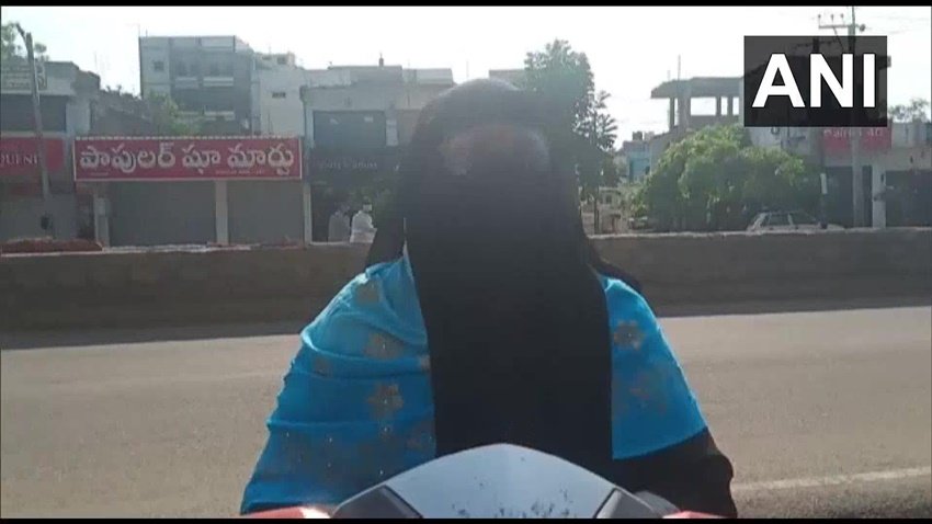 स्कूटी पर उन्हें इसलिए जाना पड़ा क्योंकि लॉकडाउन के कारण यातायात के सभी साधन बंद हैं।