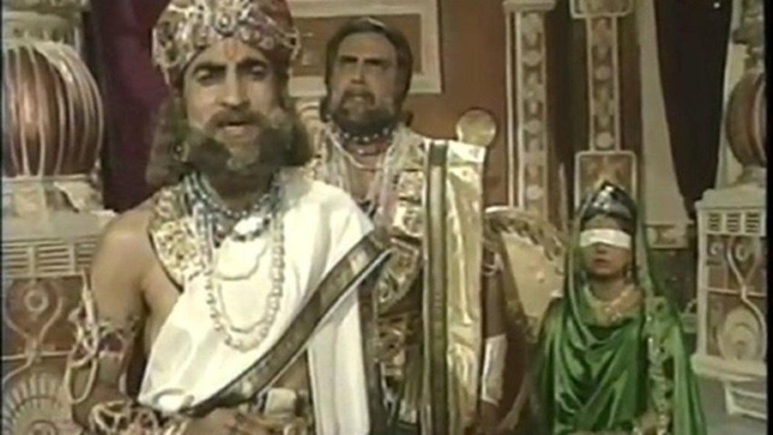 महाभारत में विदुर के किरदार को भी लोगों ने खूब पसंद किया था। ये रोल प्ले किया था एक्टर वीरेंद्र राजदान ने। हालांकि महाभारत से पहले वह साल 1982 में आई मशहूर फिल्म गांधी में मौलाना अबुल कलाम आजाद का किरदार निभा कर ही मशहूर हो गए थे। साल 2001 में 53 साल की उम्र में उनका निधन हो गया।