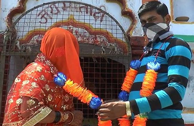 बाइक की मंजूरी नहीं मिली तो शादी के लिए चलाई 100 किमी साइकिल, मंदिर में लिए 7 फेरे