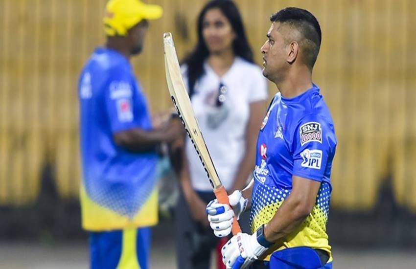  महेंद्र सिंह धोनी 