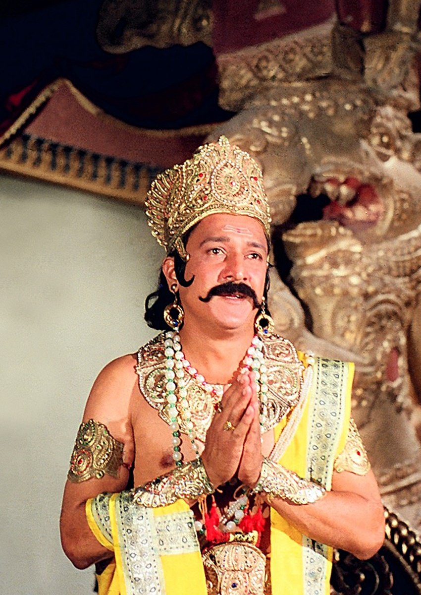रामायण में काम करने से पहले मुकेश रावल कई थियेटर कर चुके थे। किसी प्ले के दौरान ही उनकी मुलाकात रामानंद सागर से हुई थी।