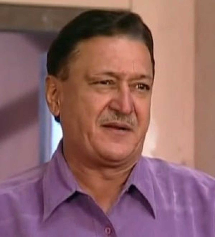 कुछ मीडिया रिपोर्ट्स की मानें तो मुकेश रावल ने खुदकुशी कर ली थी। ऐसा कहा जाता है कि बेटे की अकस्मात मृत्यु से वह काफी दुखी थे।