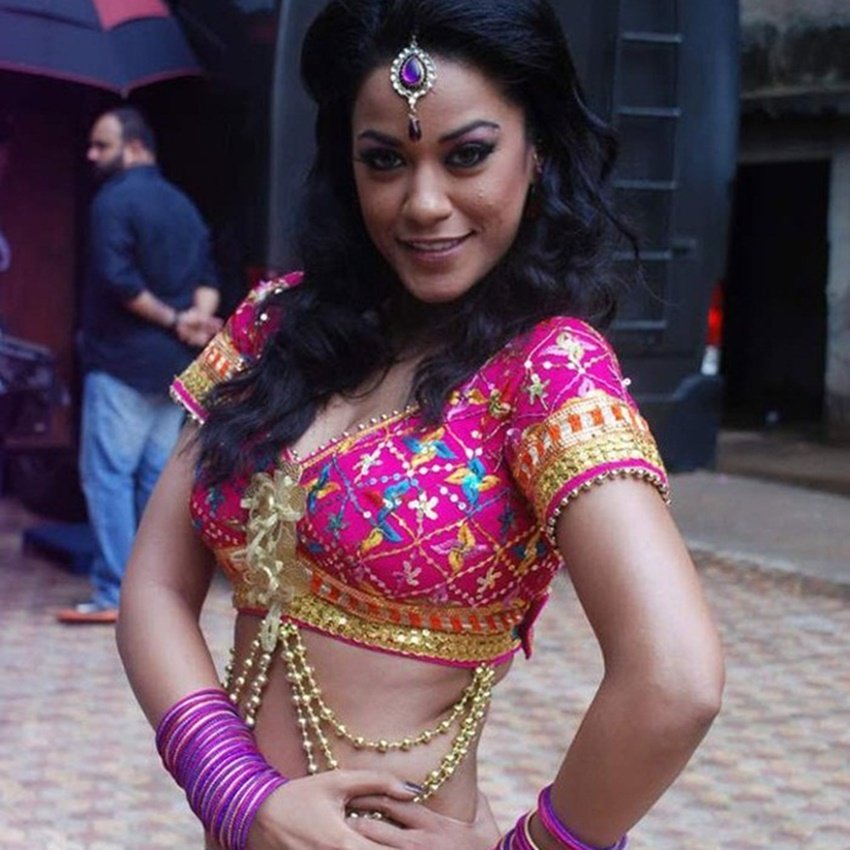 मुमैत खान ने कुछ साउथ की फिल्मों में भी आइट डांस किए लेकिन आज वो मनोरंजन जगत से गायब हैं।