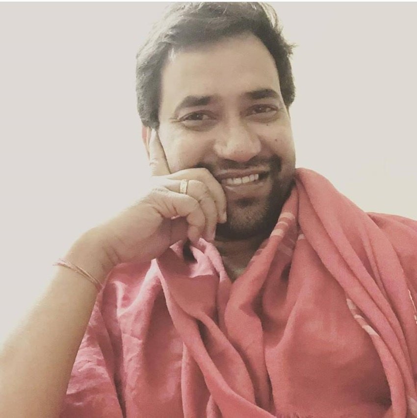 बता दें कि दिनेश लाल यादव उर्फ निरहुआ भोजपुरी के बड़े स्टार हैं। वह लोगों के बीच काफी लोकप्रिय हैं।बता दें कि दिनेश लाल यादव उर्फ निरहुआ भोजपुरी के बड़े स्टार हैं। वह लोगों के बीच काफी लोकप्रिय हैं।