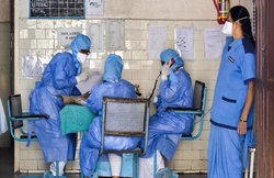 Coronavirus, Covid-19: कोरोना संक्रमित ने नर्स को पीटा,चेहरे को दांतों से नोंचा, Video में रोती नजर आईं स्वास्थ्यकर्मी