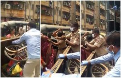 VIDEO:लॉकडाउन में सब्जी बेचने नहीं दिया तो पुलिस वाले से भिड़ गई महिला, लेडी कॉन्स्टेबल ने बाल खींचकर खूब बरसाए डंडे