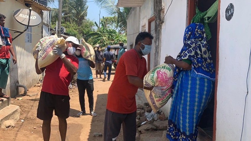 प्रकाश राज के प्रयासों और उनके सेवाभाव की सोशल मीडिया में जमकर तारीफ हो रही है।