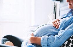 गर्भवती रिजवाना ने खून साफ कराने,चप्पलों से पीटने का लगाया था आरोप, प्रशासन बोला- नहीं मिले सबूत, पीड़ित पक्ष बिफरा