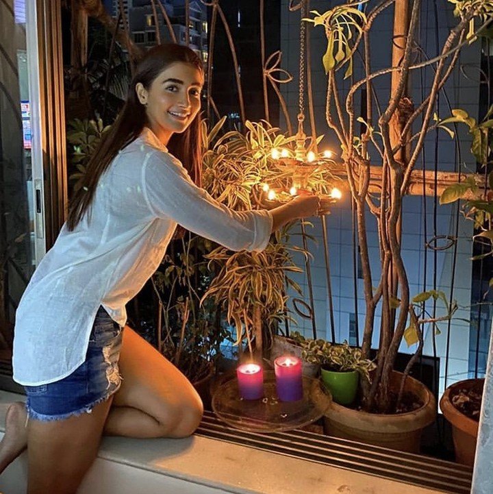 रुस्तम एक्ट्रेस पूजा हेगड़े ने दिए का थाल सजाकर इस दिन को दिवाली की तरह सेलिब्रेट किया।