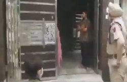 पंजाब: लॉकडाउन में बुलाकर ट्यूशन पढ़ाती थी, पुलिस को लेकर टीचर के घर पहुंच गया छात्र; वीडियो वायरल