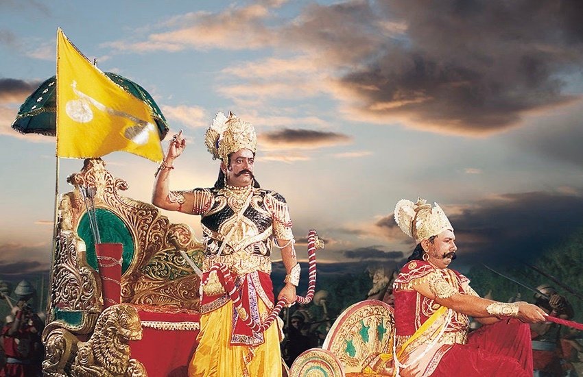 अरविंद त्रिवेदी गुजराती और हिंदी मिलकर लगभग 300 फिल्मों में काम कर चुके हैं। हालांकि उन्हें सबसे ज्यादा लोकप्रियता मिली रामायण में निभाए लंकेश के किरदार से।