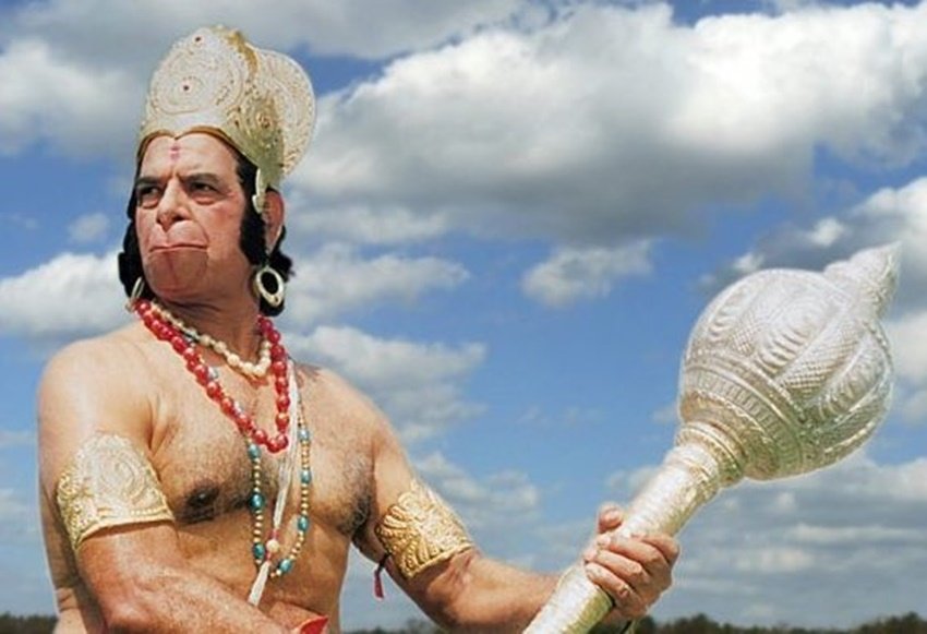 दारा सिंह रामायण में हनुमान का किरदार निभा अमर हो चुके हैं। हनुमान के किरदार में जितना प्यार दारा सिंह को मिला उतना किसी भी कलाकार को नहीं मिला होगा।