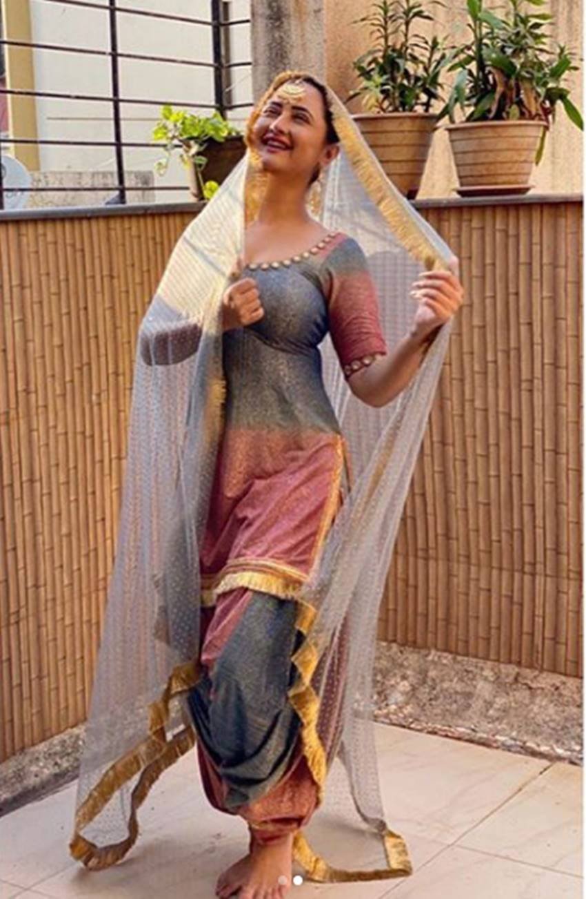 rashmi desai, रश्‍म‍ि देसाई, रश्‍म‍ि देसाई फोटो, Rashmi Desai SidNaaz Fans Nasty Comments, Rashmi Desai Blocks SidNaaz Fans, Rashmi Desai, tv News, tv News in Hindi, Latest tv News, tv Headlines, coronavirus, coronavirus update, punjab coronavirus, coronavirus kerala, coronavirus cases in kerala, coronavirus cases in up, coronavirus cases in delhi, coronavirus latest news, coronavirus news, coronavirus latest news update, coronavirus news live, news live, coronavirus in india, coronavirus latest update, coronavirus cases, coronavirus today update, coronavirus current status, covid 19, coronavirus rajasthan, coronavirus madhya pradesh, coronavirus tamil nadu, coronavirus kerala, coronavirus news update, स‍िद्धार्थ शुक्‍ला शहनाज गिल, Sidnaaz,