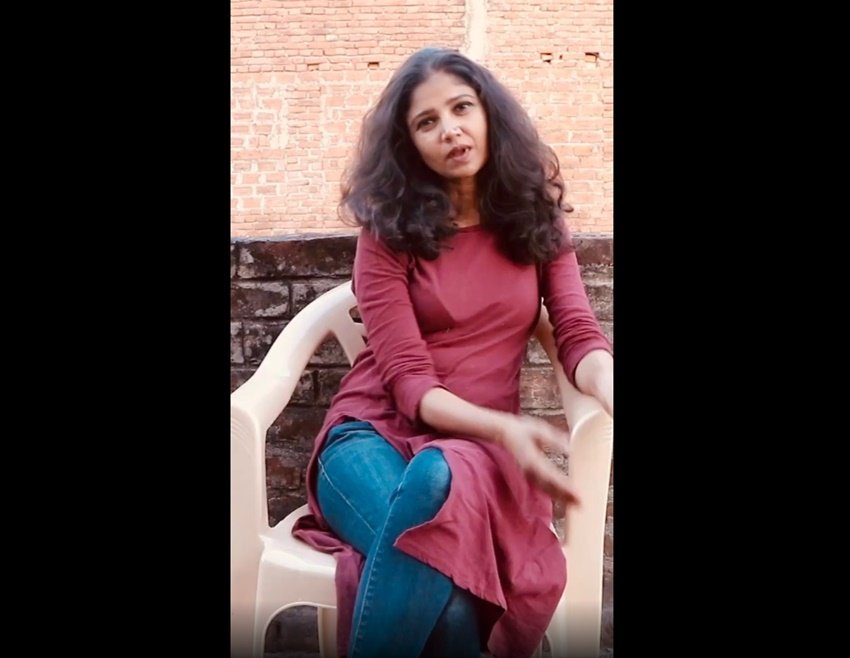 रतन राजपूत ने अपने सोशल मीडिया अकाउंट से इस बात की जानकारी दी है कि वह किसी सिलसिले में बिहार के एक गांव पहुंची थीं जहां अचानक लॉकडाउन के ऐलान के बाद वहीं फंस कर रह गईं।