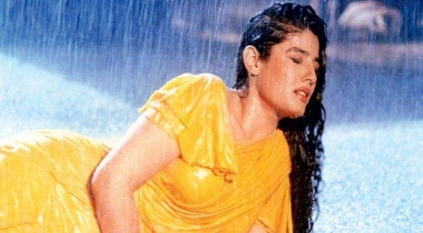 रवीना ने बताया कि पानी इतना ठंडा था कि उन्हें बुखार आ गया। बुखार के बावजूद के भी उन्होंने गाने को पूरा किया।