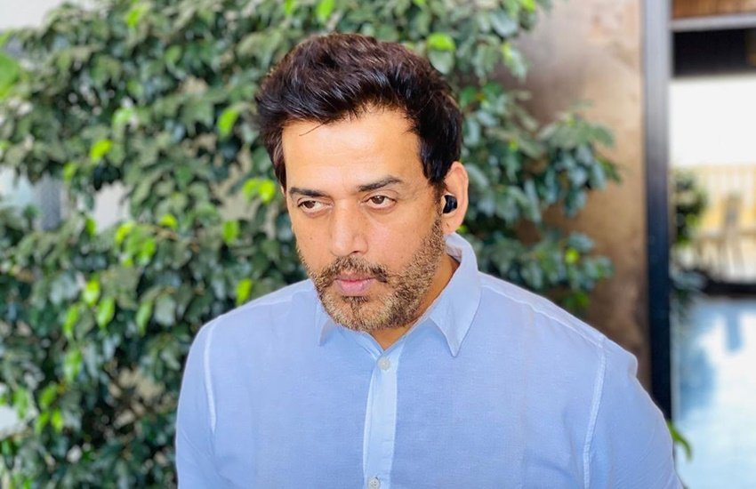 रवि किशन ने यह फोटो 20 अप्रैल को पोस्ट की थी। बढ़ी हुई दाढ़ी में रवि किशन काफी गंभीर लग रहे हैं। ज्यादातर रवि किशन की तस्वीरें हंसमुख अंदाज वाली ही सामने आती हैं। लेकिन इस फोटो में वह अपनी छवि के बिल्कुल विपरीत नजर आ रहे हैं।