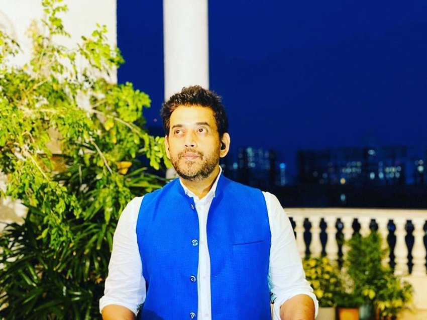 14 अप्रैल को पोस्ट की गई इस तस्वीर में रवि किशन की दाढ़ी काफी बढ़ी हुई दिख रही है।