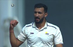 Covid-19: भारतीय क्रिकेटर को भारी पड़ा कर्फ्यू में कार पर घूमना; कटा चालान, भरा जुर्माना