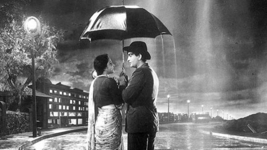 दरअसल ऋषि कपूर अपने पिता की फिल्म श्री 420 के एवरग्रीन गाने 'प्यार हुआ इकरार हुआ' में नजर आए थे।