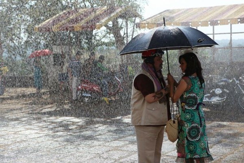 ऋषि कपूर जिस गाने में पहली बार पर्दे पर नजर आए थे उसे ही सालों बाद उन्होंने अपनी फिल्म चश्मेबद्दूर में भी रिक्रिएट किया था।