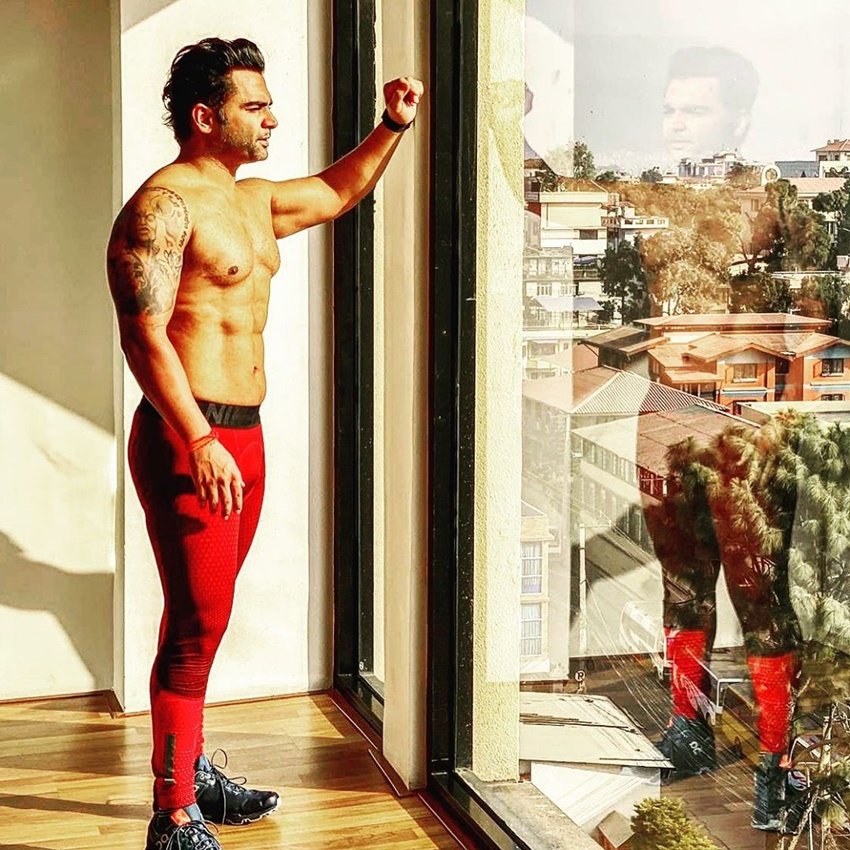 सचिन जोशी ने मुंबई के पवई स्थित अपना होटल जिसका नाम बीटल है, सरकार के हवाले कर दिया है। सचिन ने अपने होटल को क्वैरन्टाइन सेंटर बनाने की पेशकश की है।