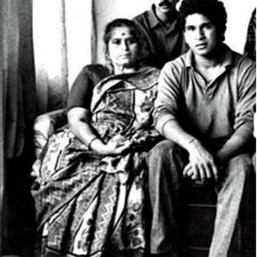 हालांकि अंजलि की चोरी पकड़ी गई। सचिन की मां ने उनसे पूछ लिया था कि क्या तुम सही में पत्रकार हो? दरअसल जब अंजलि सचिन को चुपके से चॉकलेट दे रही थीं तो उन्होंने देख लिया था। यहां से जो दोनों के मिलने का सिलसिला शुरू हुआ वह लंबे समय तक चला।