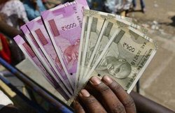 एक बार निवेश कर ताउम्र पाएं 56,100 रुपये सालाना पेंशन, जानें- LIC की जीवन शांति में कितना करना होगा निवेश