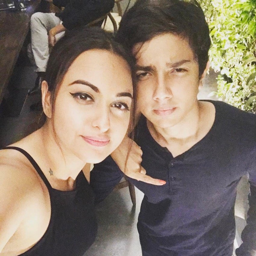 निर्वान खान अकसर फिल्म स्टार्स के साथ दिख जाते हैं।