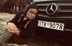 वड़ा-पाव खाकर गुजारी रातें, ढाबे पर किया काम, अब BMW जैसी गाड़ियों के मालिक हैं संजय मिश्रा, ऐसी है लाइफस्टाइल