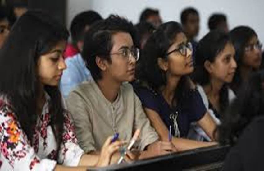 वैज्ञानिकों की टीम कोरोना का टीका बनाने में लगी है। (फाइल फोटो)