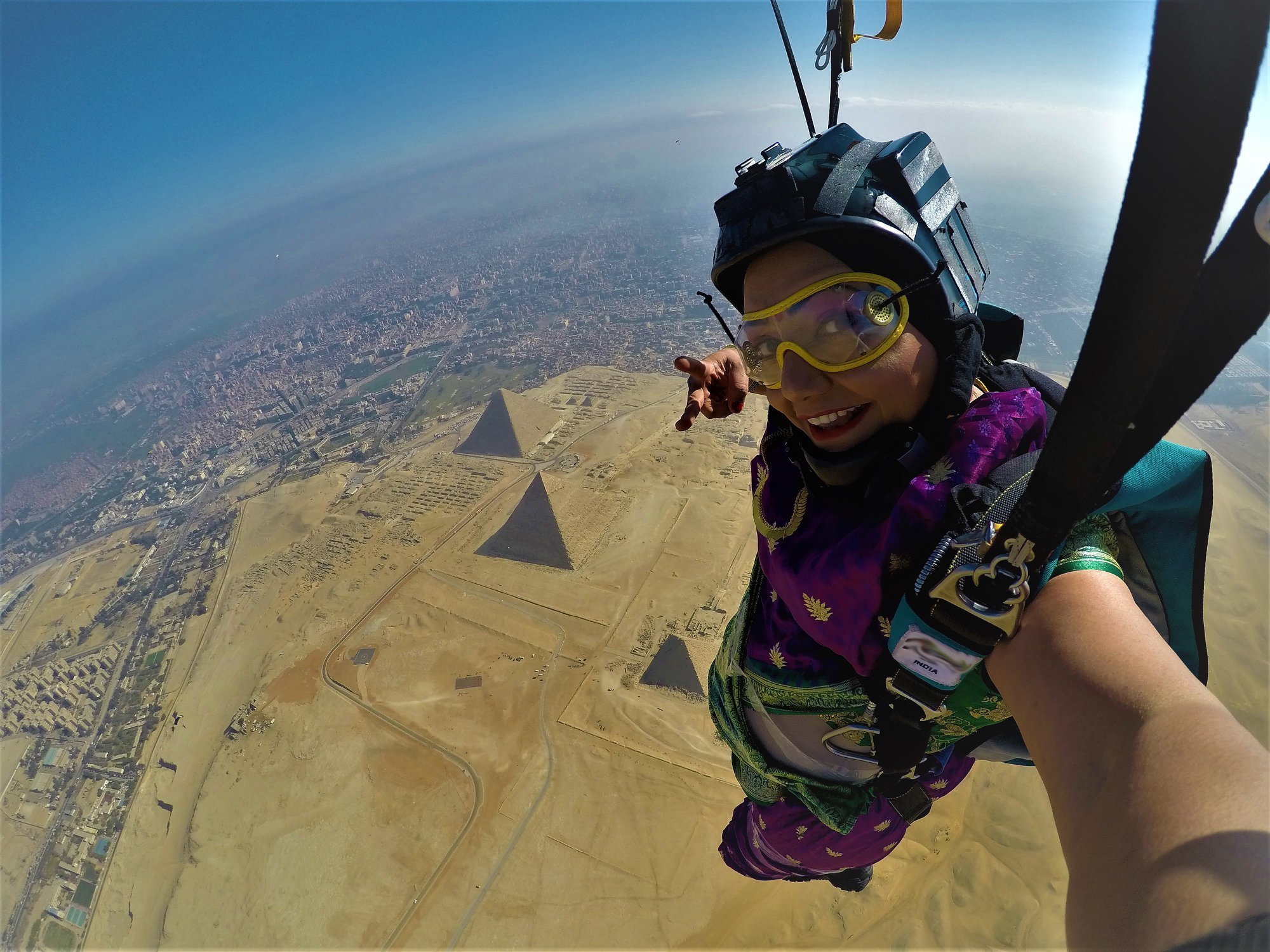 Sheetal Mahajan,PM Modi,PM Modi Birthday, saree challenge, jansatta online,Skydiver,PadmaShri awardee, Skydived over North Pole, shital mahajan rane,pataya thialand,shital mahajan,Shital mahajan world records, shital mahajan saree challenge, saree challenge accpted by shital mahan, saree challenge parajumping, shital mahajan thril