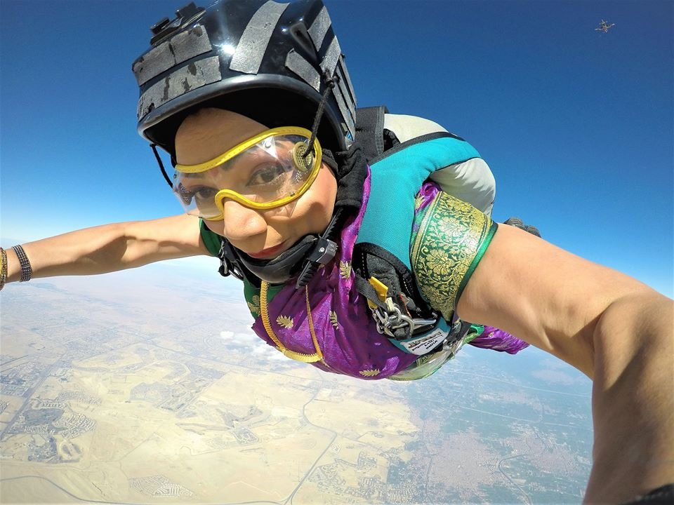 Sheetal Mahajan,PM Modi,PM Modi Birthday, saree challenge, jansatta online,Skydiver,PadmaShri awardee, Skydived over North Pole, shital mahajan rane,pataya thialand,shital mahajan,Shital mahajan world records, shital mahajan saree challenge, saree challenge accpted by shital mahan, saree challenge parajumping, shital mahajan thril