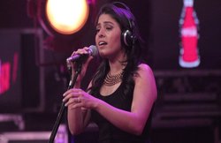 Sunidhi Chauhan ने 4 साल की उम्र से शुरू किया गाना, 18 साल की उम्र में की पहली शादी, साल भर बाद ही ले लिया था तलाक, अब ऐसी है जिंदगी