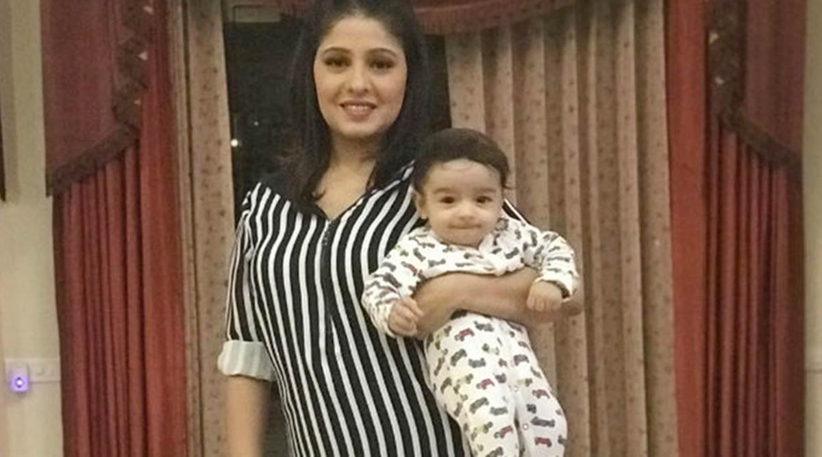 Sunidhi Chauhan, Hitesh sonik, sunidhi chauhan family, unidhi chauhan, sunidhi chauhan marriage, sunidhi chauhan divorce, sunidhi chauhan husband, hitesh sonik, sunidhi chauhan singer, sunidhi chauhan split with husband, sunidhi chauhan 8 years of marriage, sunidhi chauhan separation, jansatta photos, Jansatta ENT, jansatta Entertainment news