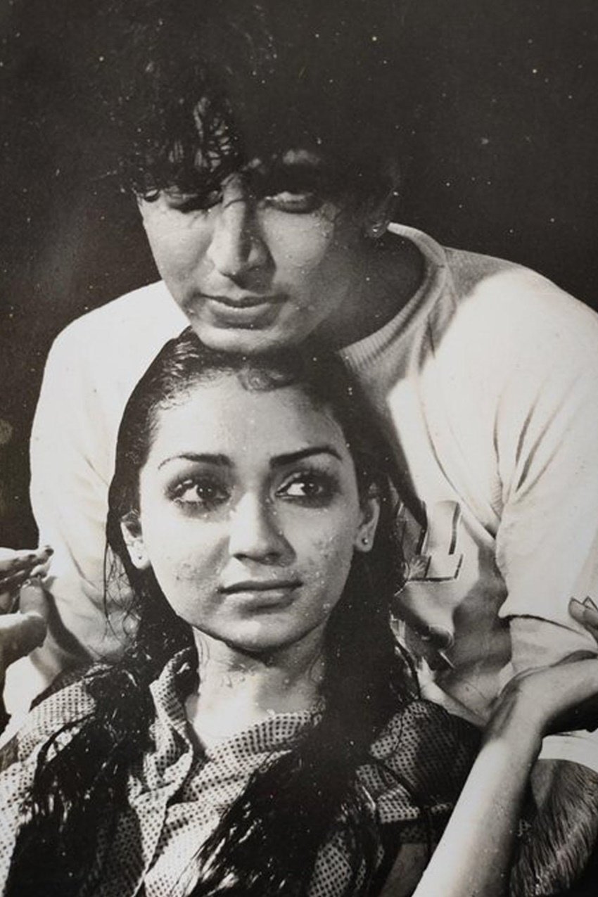 सुनील लहरी ने ये फोटो शेयर करते हुए लिखा- फिर आई बरसात का एक सीन। सुनील लहरी की ये फोटो खूब वायरल हो रही है। आइए जानते हैं कौन हैं ये एक्ट्रेस।