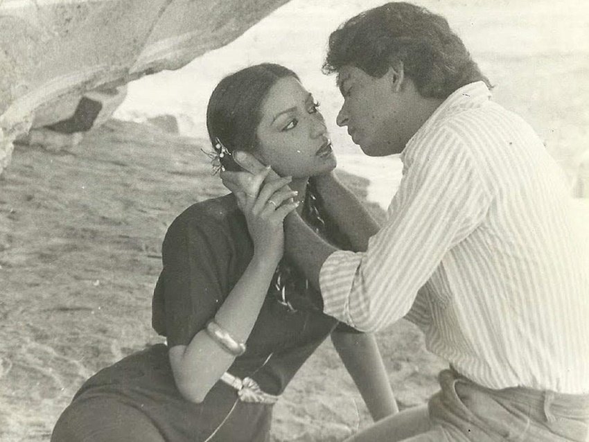 फिर आई बरसात में उनकी एक्ट्रेस अनुराधा पटेल मशहूर एक्टर कंवलजीत सिंह की पत्नी हैं।