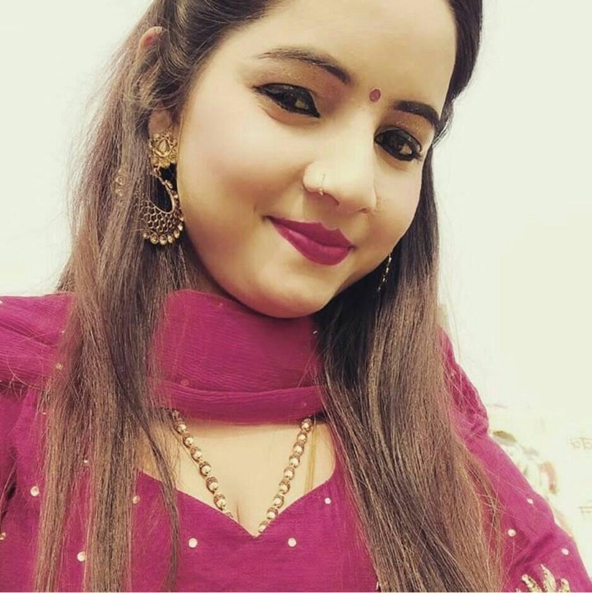 बताया जाता है कि सपना चौधरी ने अपने स्टेज शो की फीस काफी बढ़ा दी है। इस कारण सुनीता बेबी की डिमांड ज्यादा बढ़ गई है। <a href=" https://www.jansatta.com/photos/picture-gallery/bhojpuri-actess-shubhi-sharma-helped-the-villagers-by-distributing-masks-and-sanitizers-and-food-packets/1364575/  “>कोरोना से जंग में आगे आईं भोजपुरी एक्ट्रेस शुभी शर्मा, दिल खोलकर तारीफ कर रहे फैंस