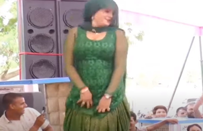 सुनीता बेबी का डांस देख बेकाबू हुए फैंस