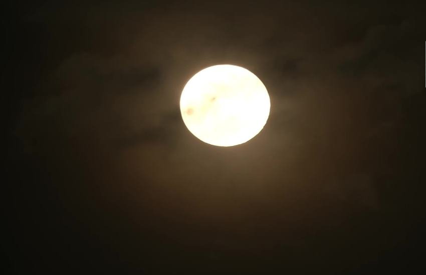 super pink moon, super pink moon 2020, super pink moon live, super pink moon date, super pink moon april, super pink moon april 2020, super pink moon today timing, super pink moon india, super pink moon live in india, super pink moon today timings in india, super pink moon live streaming, super pink moon time, super pink moon 2020 time, super pink moon how to watch, super pink full moon