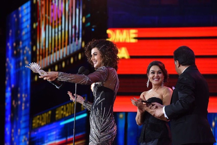 तापसी पन्नू की फिल्म को राष्ट्रीय पुरस्कारों से भी नवाजा जा चुका है। खुद तापसी ने भी कई प्रतिष्ठित फिल्म अवार्ड्स अपने नाम किए हैं।