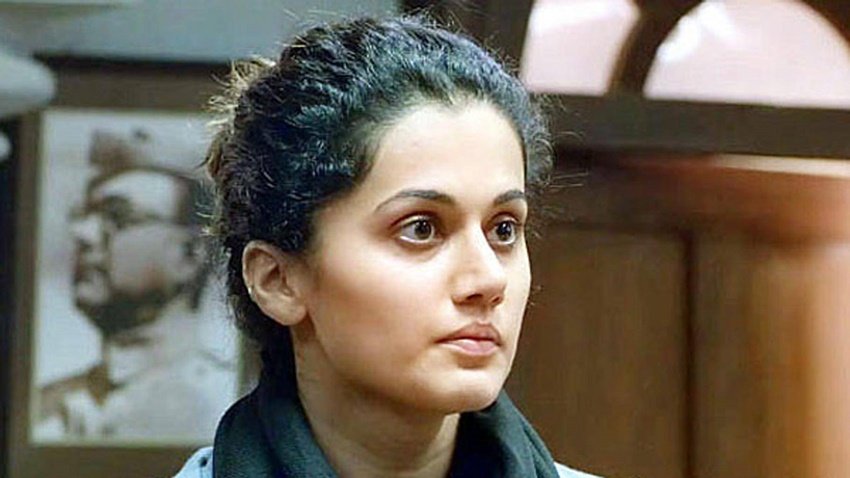 तापसी ने ये भी बताया था कि अवार्ड फंक्शन्स में भी उन्हीं पीछे की लाइनों बिठाया जाता था। बकौल तापसी ऑर्गनाइजर्स को लगता था कि मैं आगे की कतार में बैठने के लायक ही नहीं हूं।