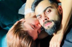 विराट कोहली-डिविलियर्स की लाइव चैट में पड़ रहा था खलल, अनुष्का शर्मा ने इस तरह दूर की प्रॉब्लम; देखें VIDEO