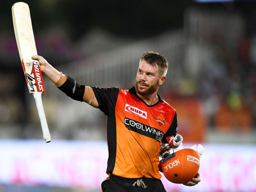 David Warner: ऑस्ट्रेलिया के दिग्गज क्रिकेटर डेविड वॉर्नर एक ई कॉमर्स कंपनी पर गुस्सा जाहिर कर ट्रोल हो बैठे। दरअसल वॉर्नर ने कुछ ऑनलाइन ऑर्डर दिया था लेकिन सामान टाइम से नहीं पहुंच पाया तो वह सोशल मीडिया में अपनी नाराजगी जाहिर करने लगे। लोगों ने उन्हें ट्रोल करते हुए लिखा कि कोरोना के कारण डिलीवरी बंद है औऱ आपको थोड़ा संयम तो सीखना चाहिए।