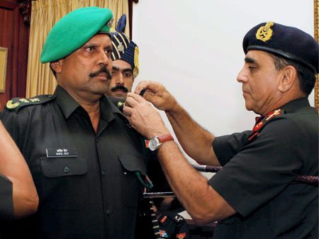 mahendra singh dhoni, abhinav bindra, army, president, pratibha patil, world cup 2011, sachin tendulkar, महेंद्र सिंह धोनी, अभिनव बिंद्रा, सेना, राष्‍ट्रपति, प्रतिभा पाटिल , विश्‍वकप 2011, सचिन तेंदुलकर, lieutenant colonel ck naidu, indian amry, sports, khel, sports news, khel samachar, indian airforce, indian navy