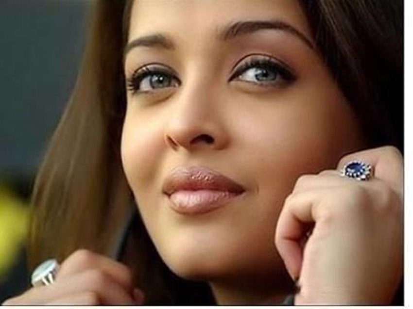 Kareena Kapoor, Kareena Kapoor Khan, Kareena Cold War With Aishwarya Rai, Aishwarya Rai, Devdas, Shahrukh Khan, Sanjay Leela Bhansali, Kareena Kapoor Angry With Sanjay Leela Bhansali, Kareena Kapoor replaced by Aishwarya Rai, Aishwarya Rai Bachchan, Kareena Kapoor With Shahrukh Khan, Shahrukh in Devdas, entertainment news, bollywood news, television news