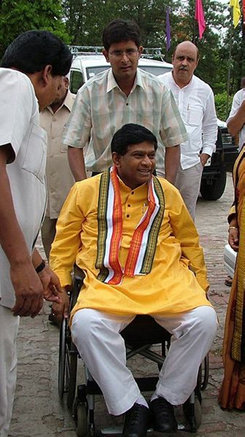 बाद में दुर्घटना में बिगड़े स्वास्थ्य के कारण वह राजनीति में थोड़े कम सक्रीय रहते थे। 2016 में अजीत जोगी ने कांग्रेस छोड़ अपनी खुद की पार्टी जनता कांग्रेस छत्तीसगढ़ का गठन कर लिया था।