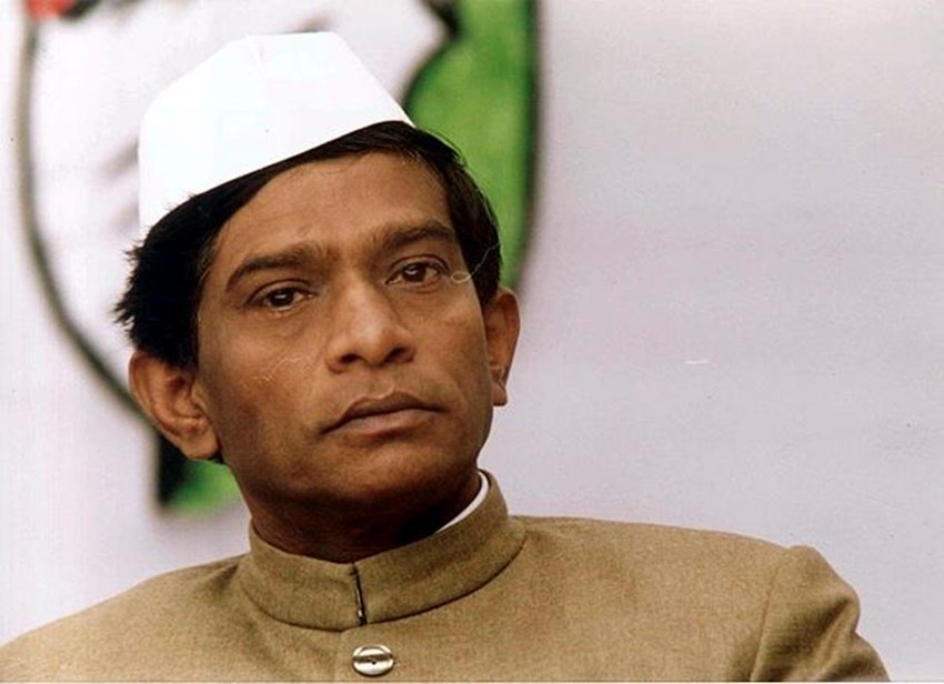 जब साल 2000 में मध्यप्रदेश से कटकर छत्तीसगढ़ अलग राज्य बना तो कांग्रेस ने उन्हें मुख्यमंत्री बना दिया। जोगी 2003 तक राज्य के सीएम रहे।