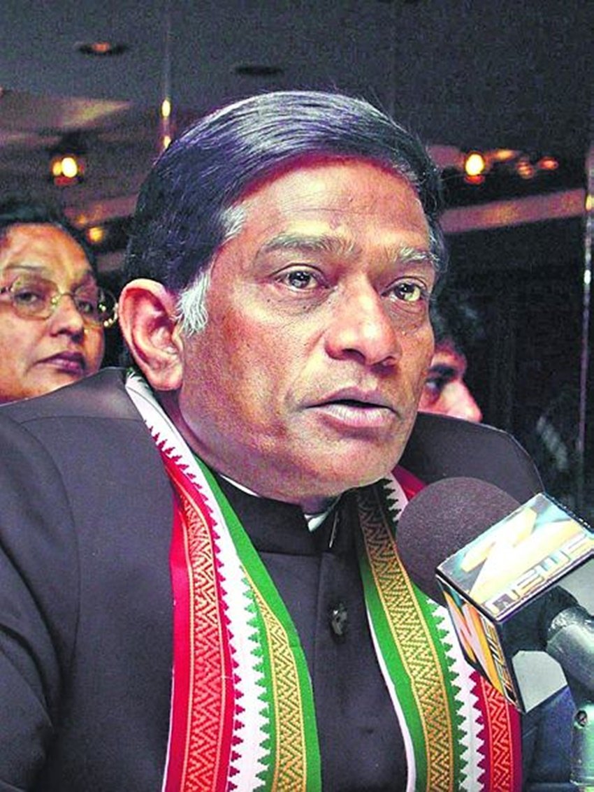 छत्तीसगढ़ जब से राज्य बना है तब से ही वहां की राजनीति अजीत जोगी के इर्द-गिर्द ही घूमती रही। जोगी राज्य के पहले मुख्यमंत्री थे।